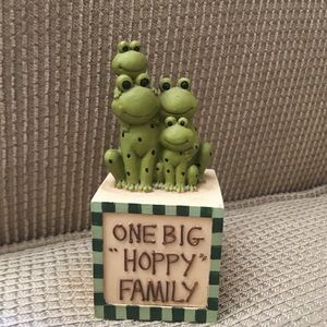 One Big Hoppy Family Frog Family Figurine Decor